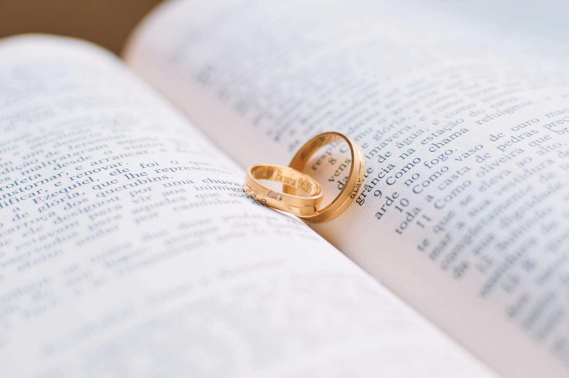 Luxury diamond rings for Weddings and Engagements